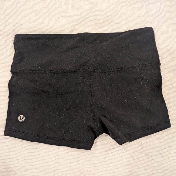 Lululemon Booty Shorts 2" Inseam - Size 4 - Picture 1 of 2